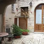 Гостевой дом Antico Borgo - Romantic & Authentic In Medieval Эриче