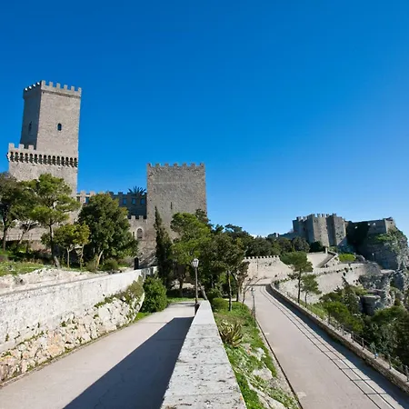 Гостевой дом Antico Borgo - Romantic & Authentic In Medieval Эриче